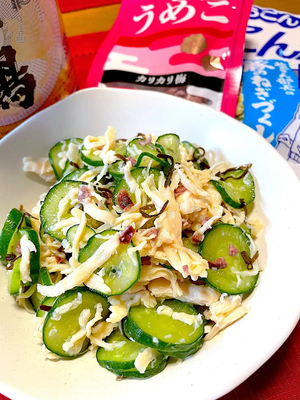 きゅうりとサラダチキンのうめこ和え🍀|おかちさん