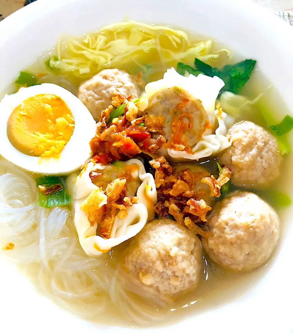 Bakso 雨の日にやたら食べたくなるバソ　辛いサンバルとケチャップマニスを足すとなお旨し|senseki22さん