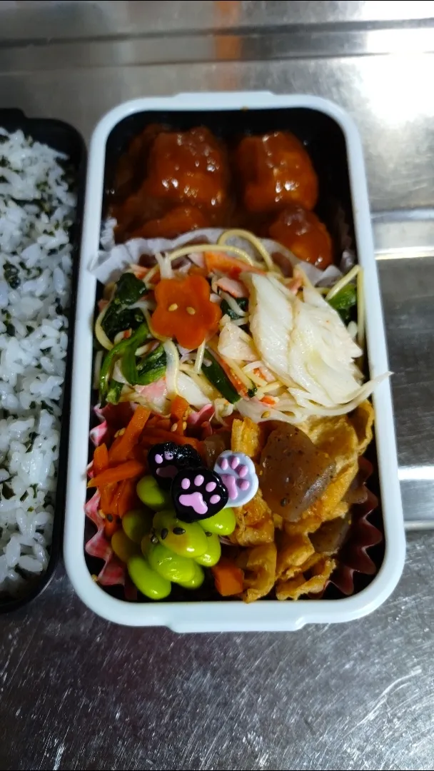 旦那弁当　2021/3/5

ミートボール
カニカマとほうれん草のパスタ
にんじんのきんぴら
コンニャクとおあげの甘辛炒め
えだまめピック|ユキヨメ♪さん