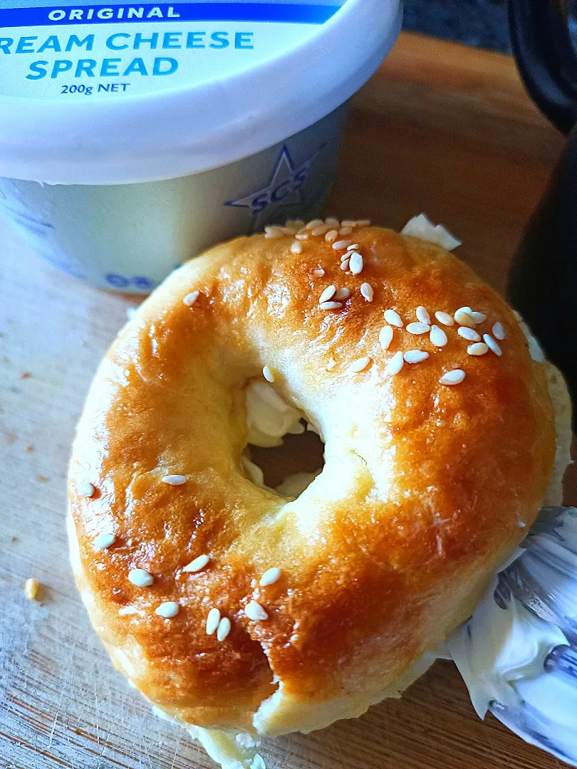 Homemade Bagel with cream cheese 🥯 🧀 😋🤤|Fatmamaさん