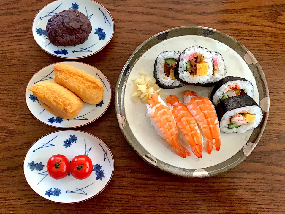 Snapdishの料理写真:お寿司🍣今日の昼食20210305|rococoさん