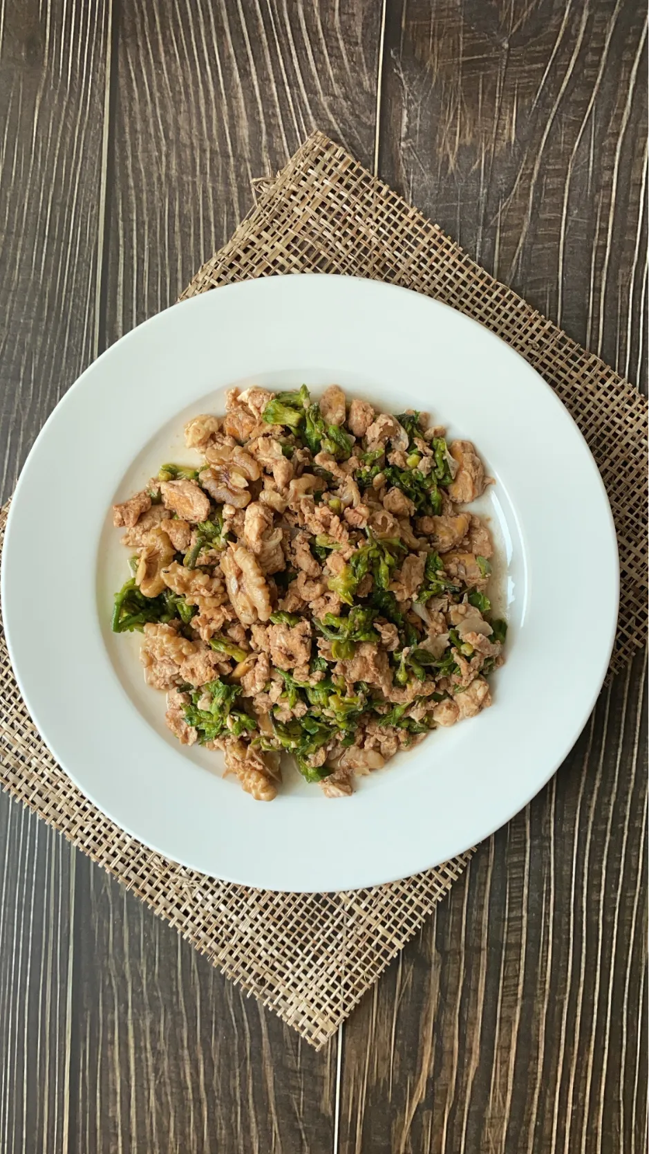 Stir-fried Cow Slip flowers with egg and walnuts|Natchy🦋さん