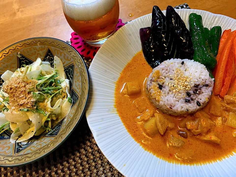 ハナマサのマッサマンカレーとピーラー大根のサラダ🥗|fu♡さん