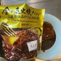 Snapdishの料理写真:セブンイレブン金のハンバーグ|みおぞうさん