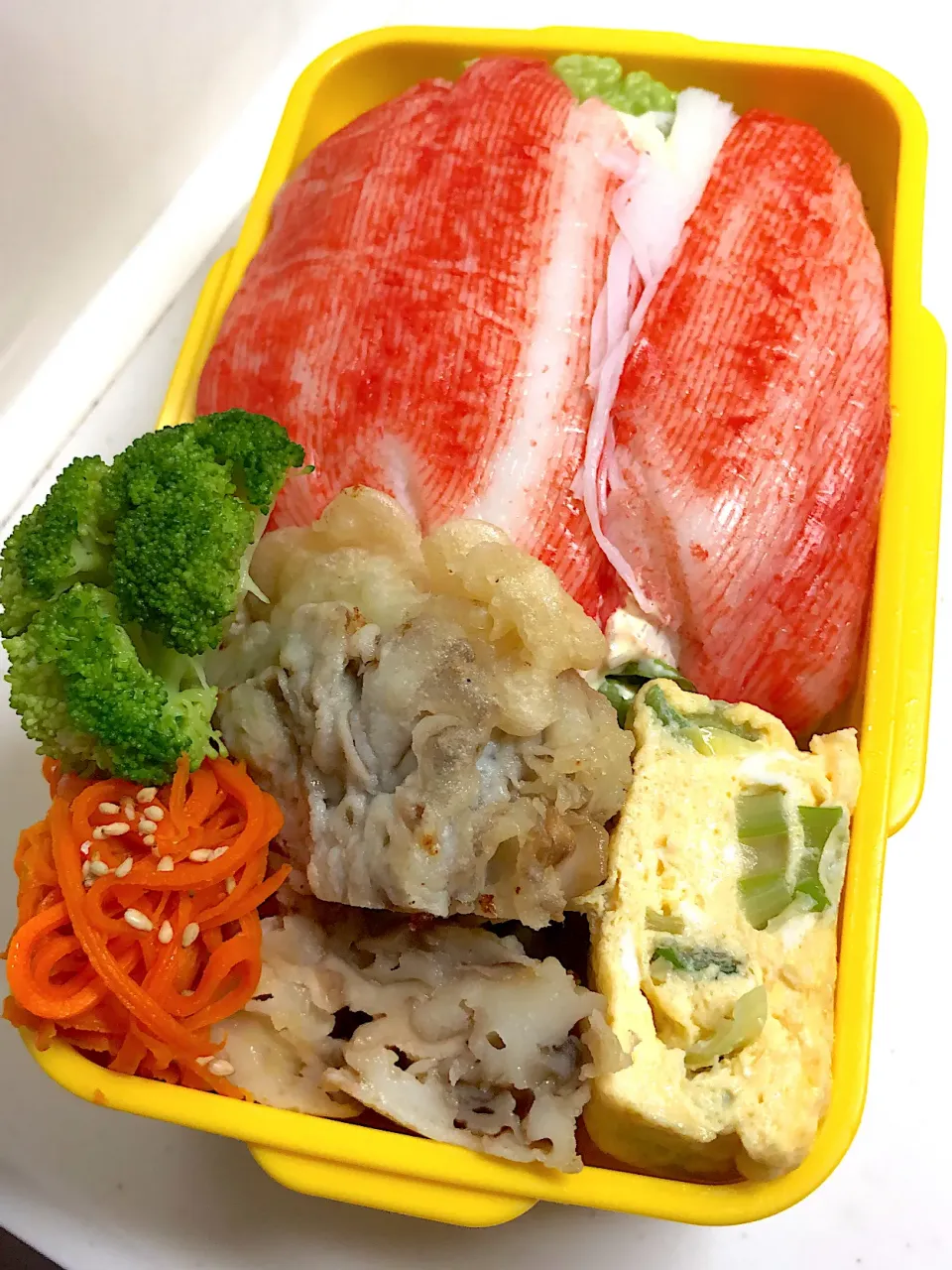 Snapdishの料理写真:私のお弁当🍱　カニカマ押し寿司|ikuさん