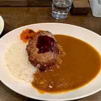 Snapdishの料理写真:カリー軒　ハンバーグカレー辛口|すずきさん