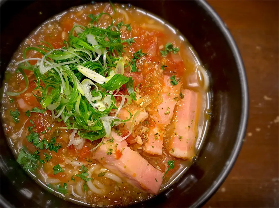 焦がしにんにくトマト温めん|半田手延べそうめんの店 阿波や壱兆さん