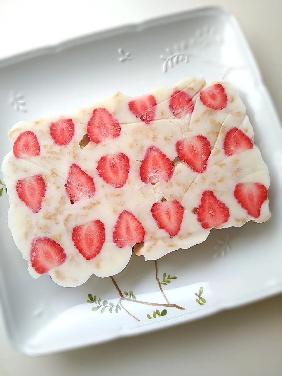 いちごと玄米フレークのセミフレッド🍓|まめころさん