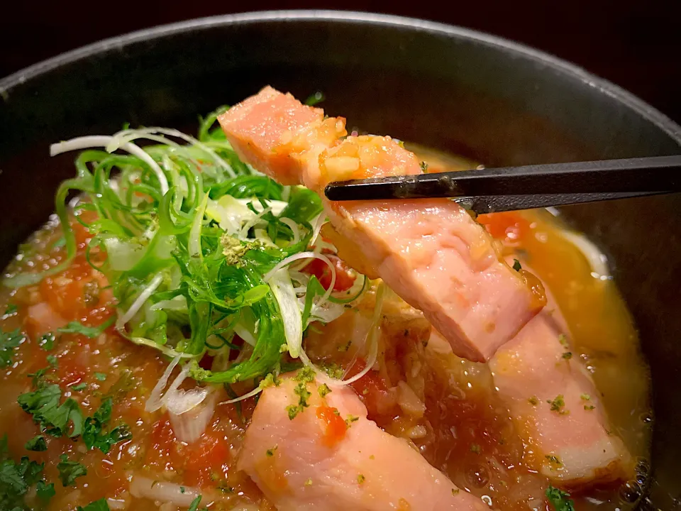 焦がしにんにくトマト温めん|半田手延べそうめんの店 阿波や壱兆さん