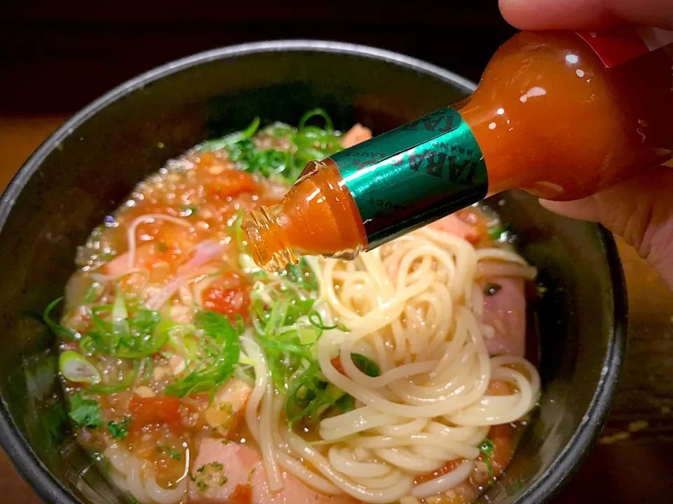 焦がしにんにくトマト温めん|半田手延べそうめんの店 阿波や壱兆さん