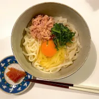 Snapdishの料理写真:大葉ツナのせ釜玉うどん|みきちごさん