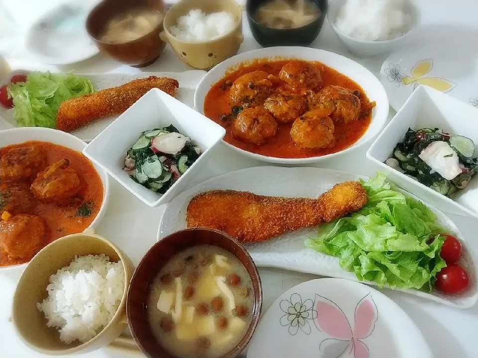 夕食(*^^*)
煮込みハンバーグ
サーモンフライ&サラダ
タコときゅうりとワカメのマヨポンあえ
お味噌汁(なめこ、油揚げ、豆腐)|プリン☆さん