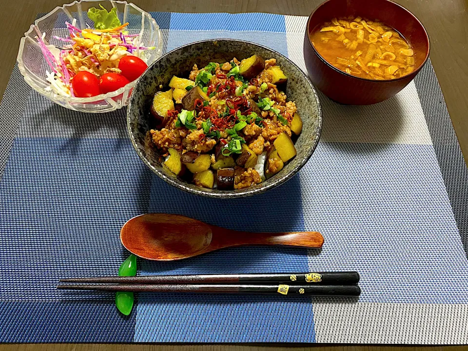 たっぷりナスとひき肉の ごちそう丼|Ari’s Channelさん