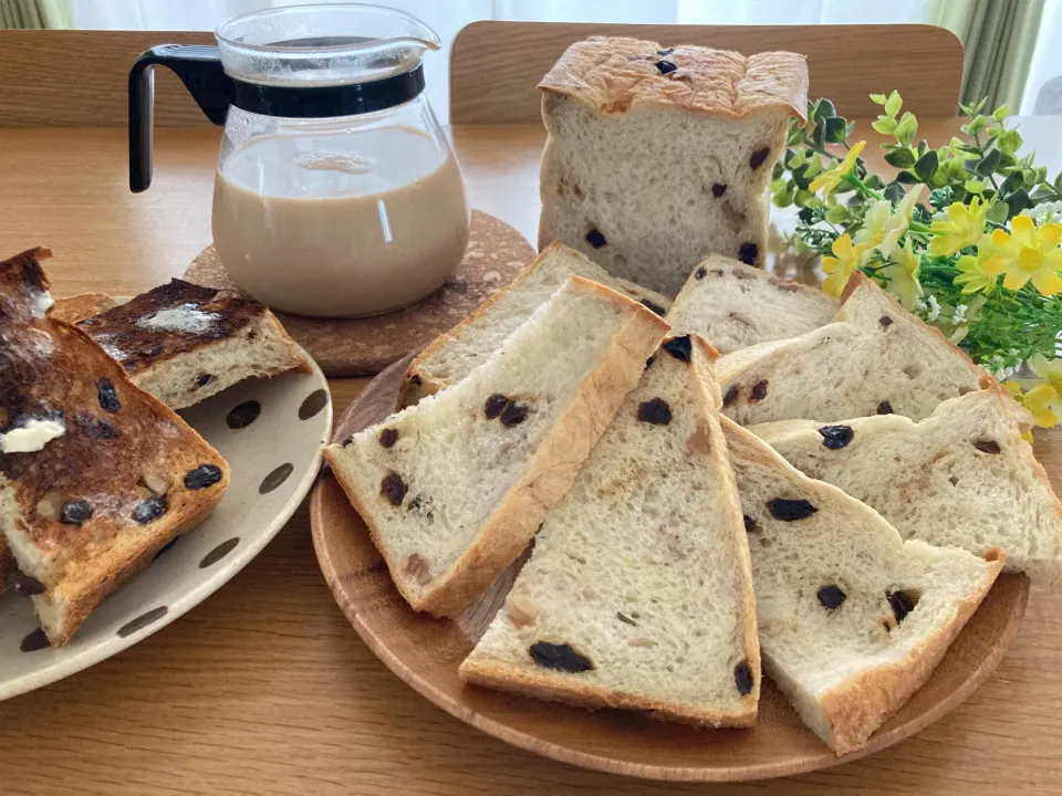 Snapdishの料理写真:＊胡桃とレーズンの角食🍞＊|＊抹茶＊さん