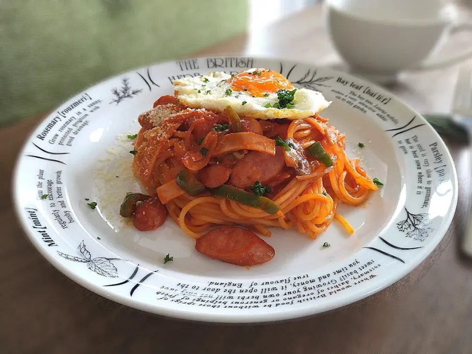 目玉焼きナポリタン|古尾谷りかこさん