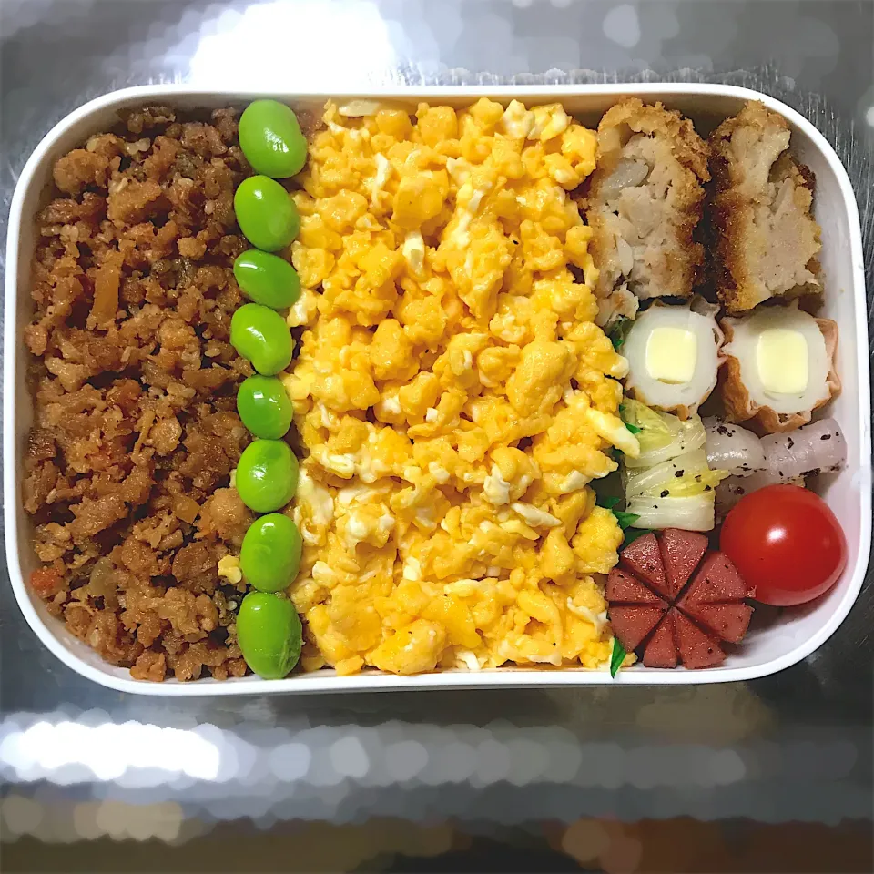 三色丼弁当|おいもさん