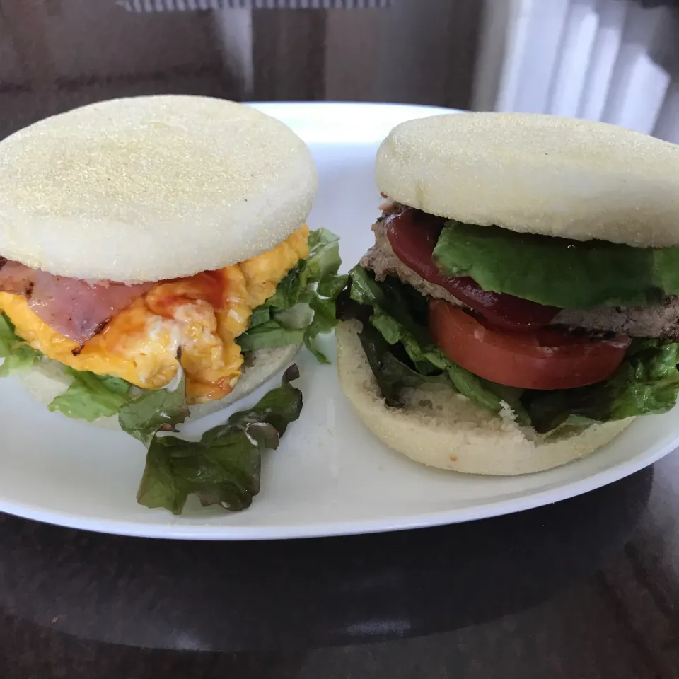 マフィンサンド🍔（アボカドハンバーグ、ベーコンチーズオムレツ）|純さん