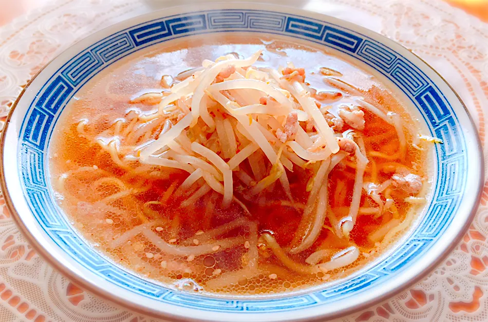 挽肉ともやしで簡単醤油ラーメン|akopeko ◡̈⋆さん