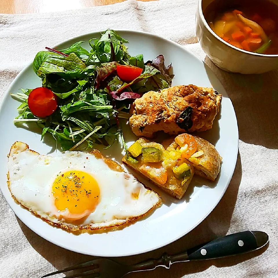 アボカドパンで朝ごはん|えるえるさん