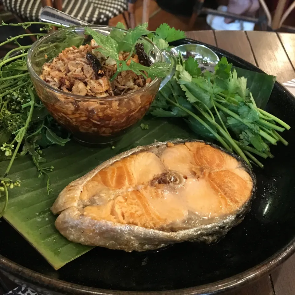 Roasted Salmon with Neem and Sweet Fish Sauce|Natchy🦋さん