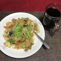 Pansit ulam|Minjellv Perolina Fernanadezさん