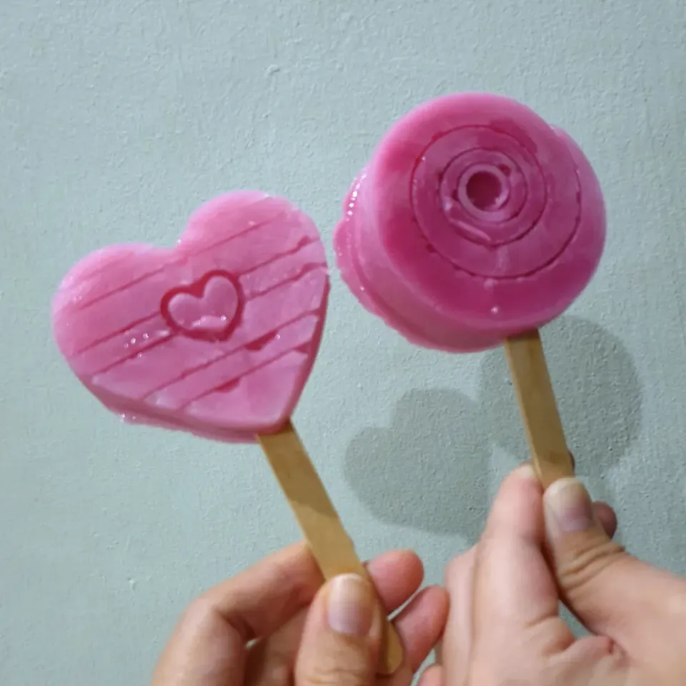 Snapdishの料理写真:Ice Cream Popsicles 💖|envymaqueenさん