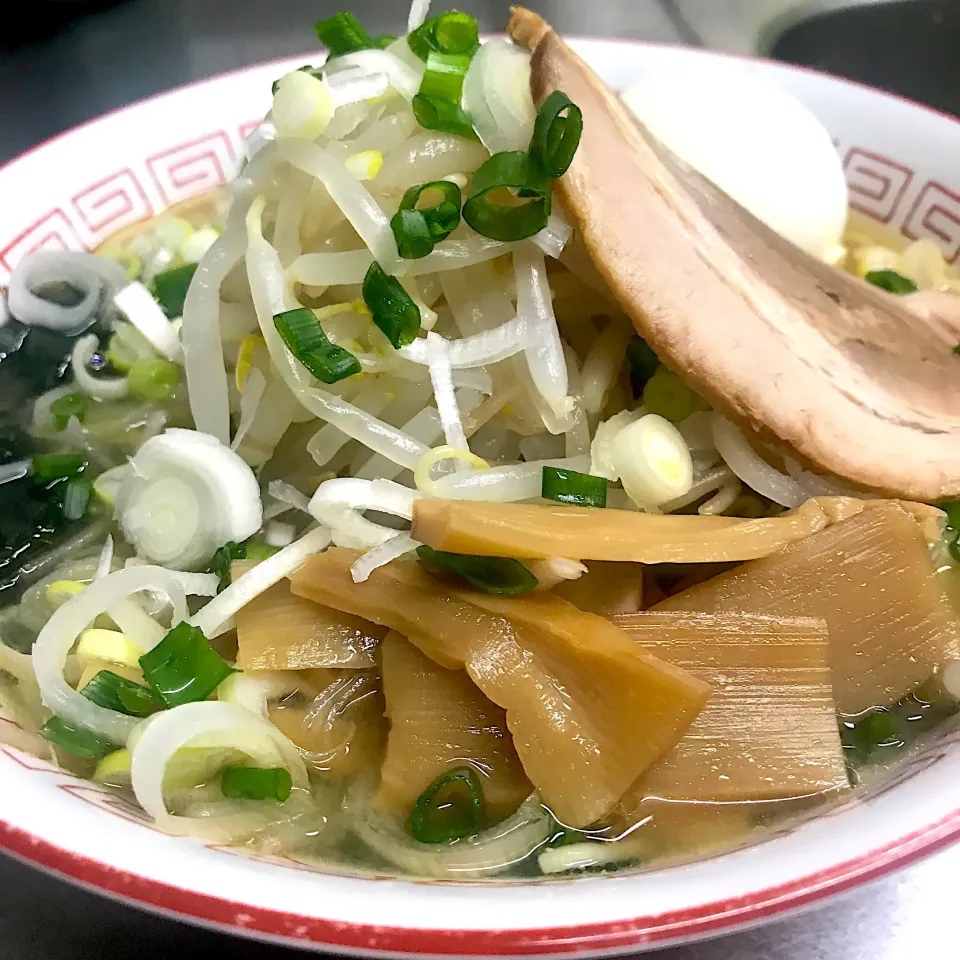 もやし＆葱マシマシの味噌ラーメン作ったよ٩(ˊᗜˋ*)و|isshyaさん