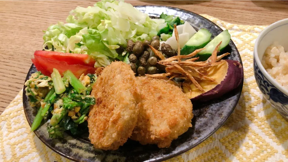 Snapdishの料理写真:揚げ物定食|saaaasanさん