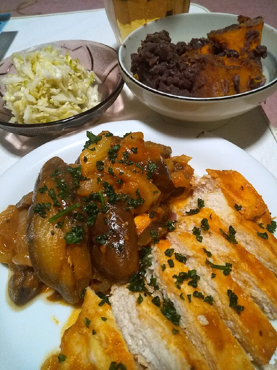 今日の晩御飯
※鶏むね肉のカレーケチャップマヨネーズ漬けと野菜の蒸し焼き
※いとこ煮風かぼちゃのあんこ和え
※酢キャベツ
※ハイボール|れあMIXさん