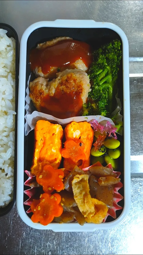 Snapdishの料理写真:旦那弁当　2021/3/8

デミハンバーグ+ブロッコリー
カニカマ玉子焼き
えだまめピック
にんじんのきんぴら
おあげとコンニャクの甘辛炒め|ユキヨメ♪さん