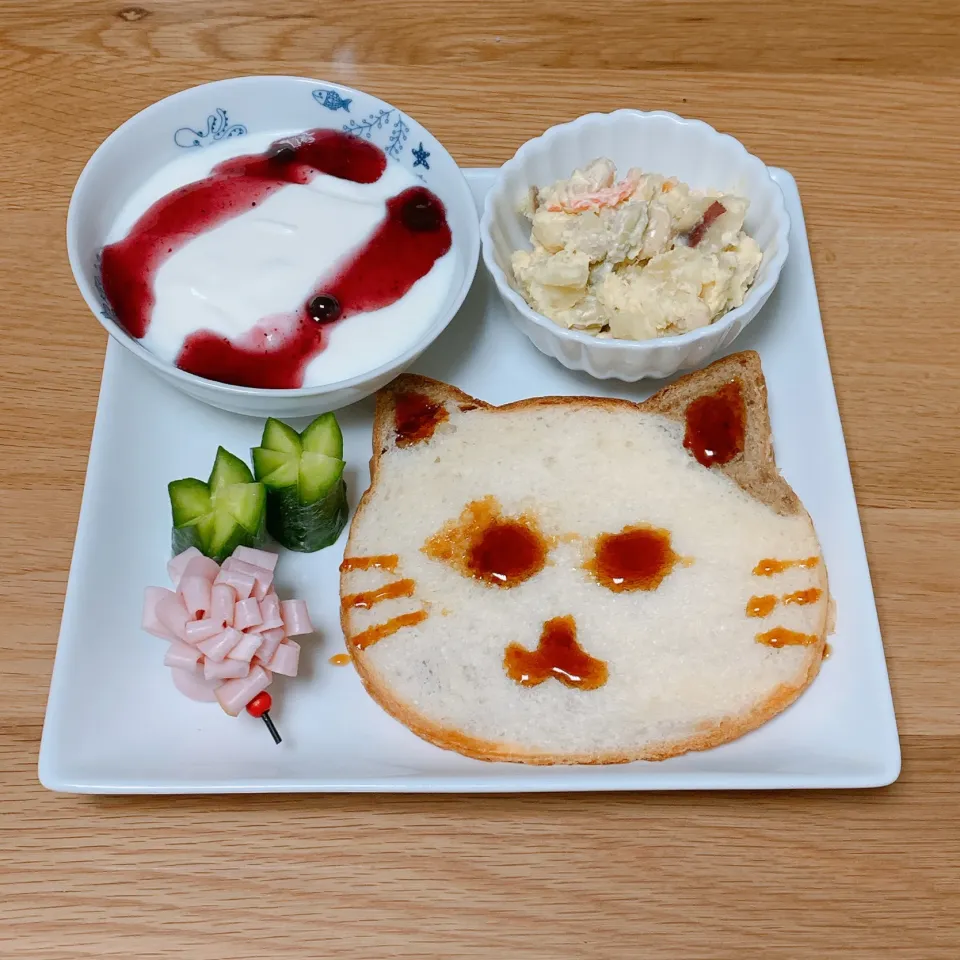 Snapdishの料理写真:先週焼いたねこパンで朝ごはんワンプレート^ ^|ヤマネコさん