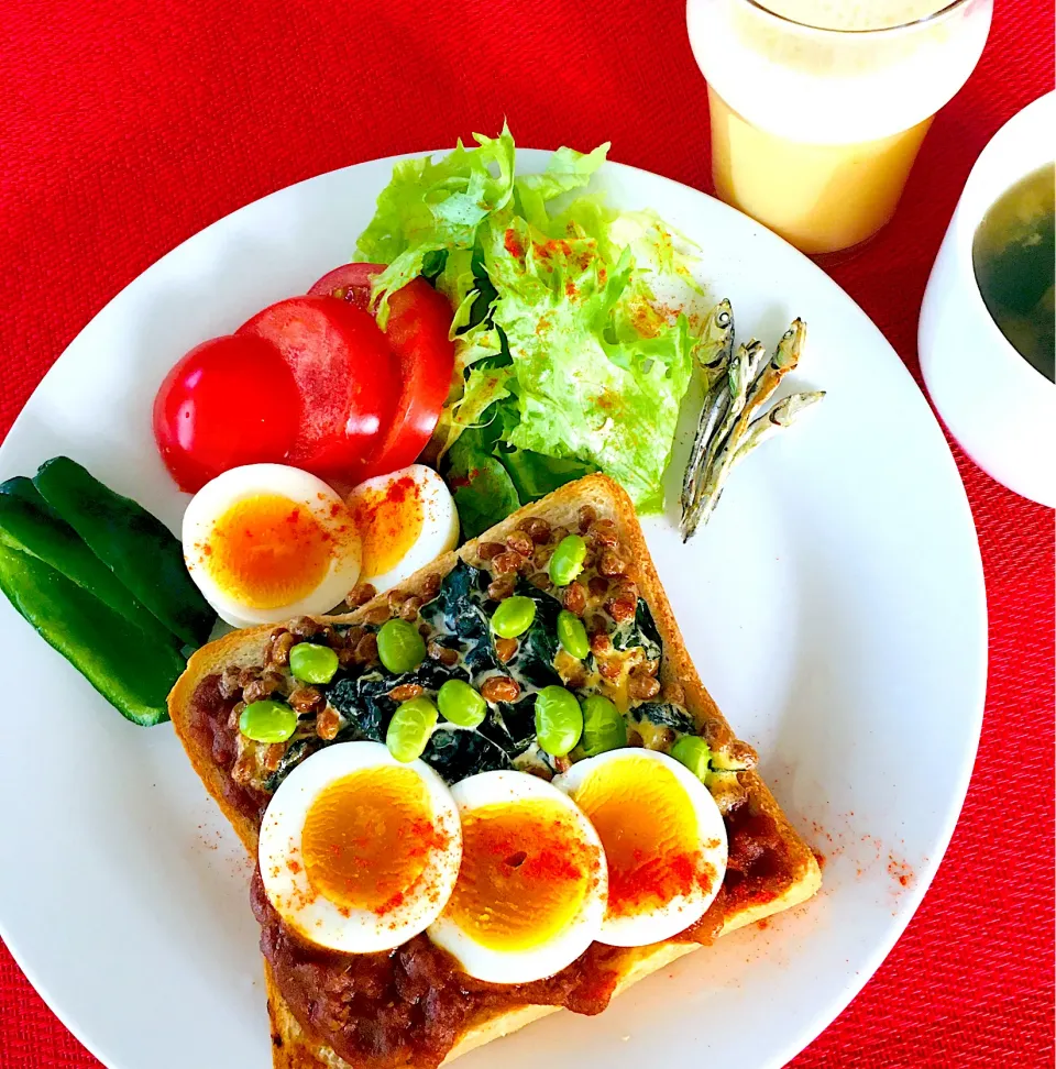 ハッピーモーニングセット💖オープンサンド🍞エッグカレーと納豆ワカメマヨネーズ和え😋相性バッチリ👍💖朝カレー206日目✌️|HAMI69さん