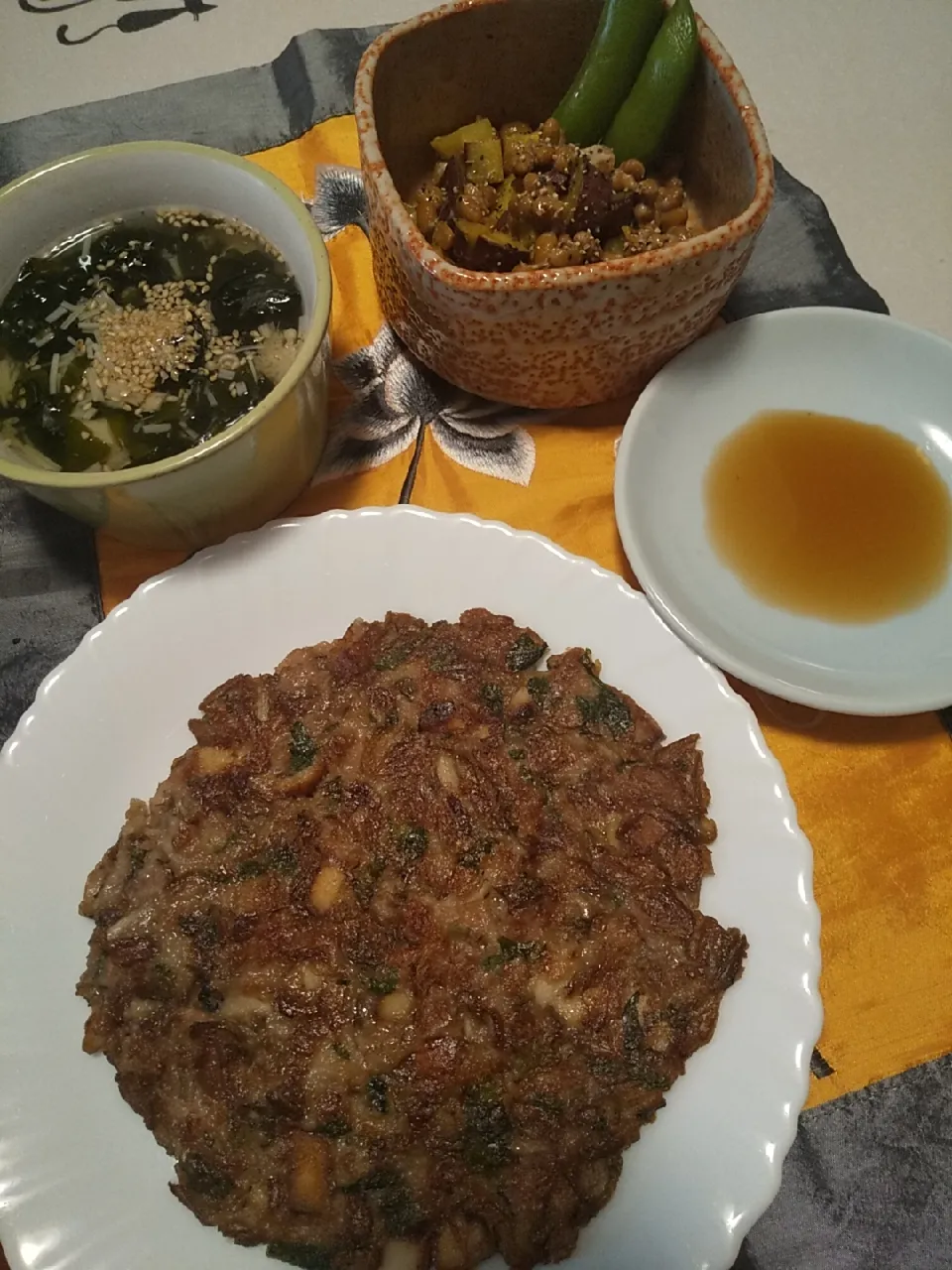 今日のお昼ごはん
※天ぷら粉で豚コマと舞茸のチヂミ
※さつま芋納豆
※えのきとワカメのスープ|れあMIXさん