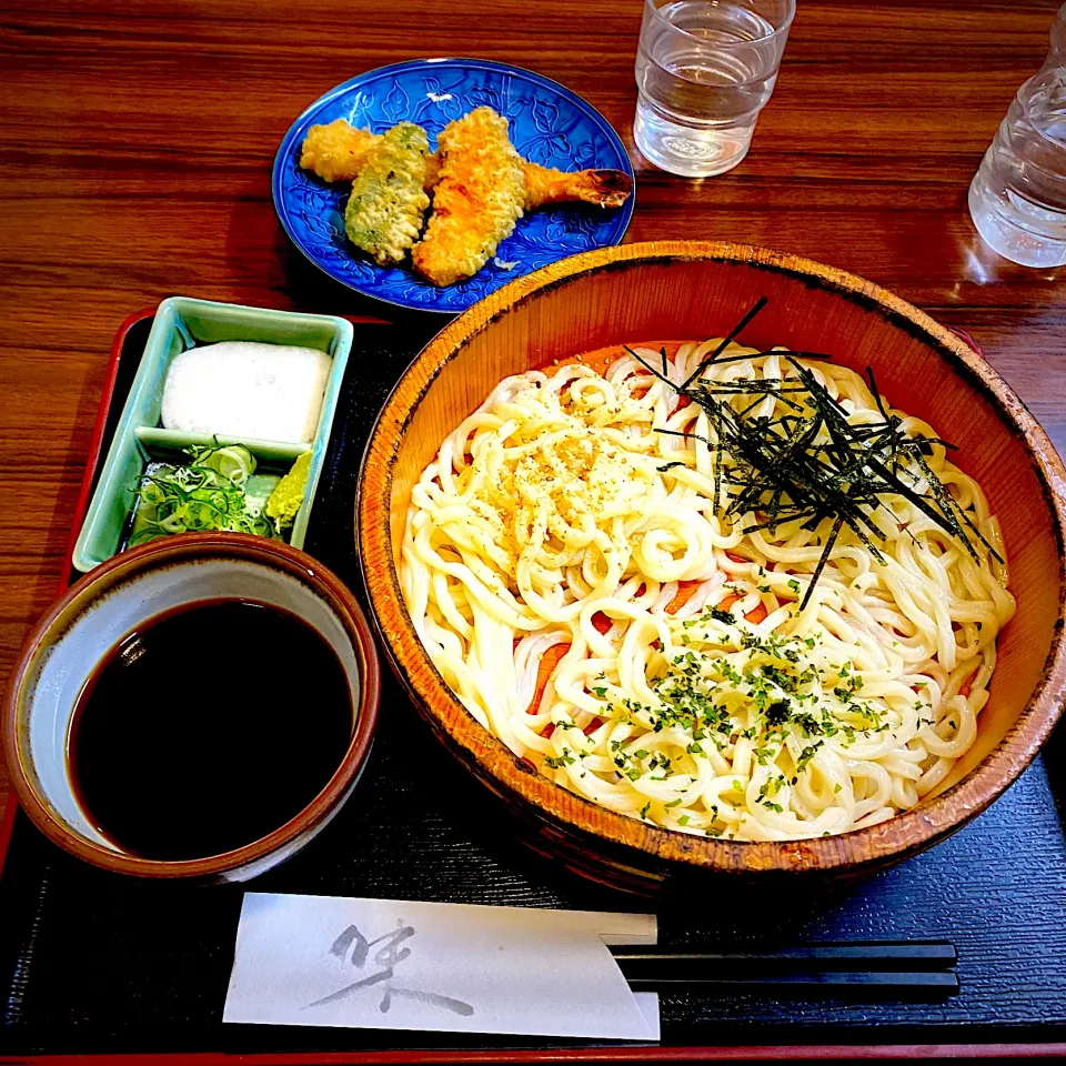 Snapdishの料理写真:お気に入りのたらいうどんと、天ぷら|yakinasuさん