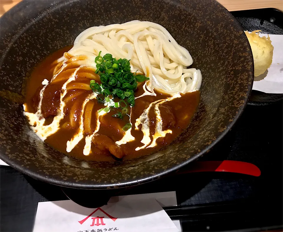 Snapdishの料理写真:牛すじひやあつカレーうどん＋半熟卵天|toshi,I🍴さん