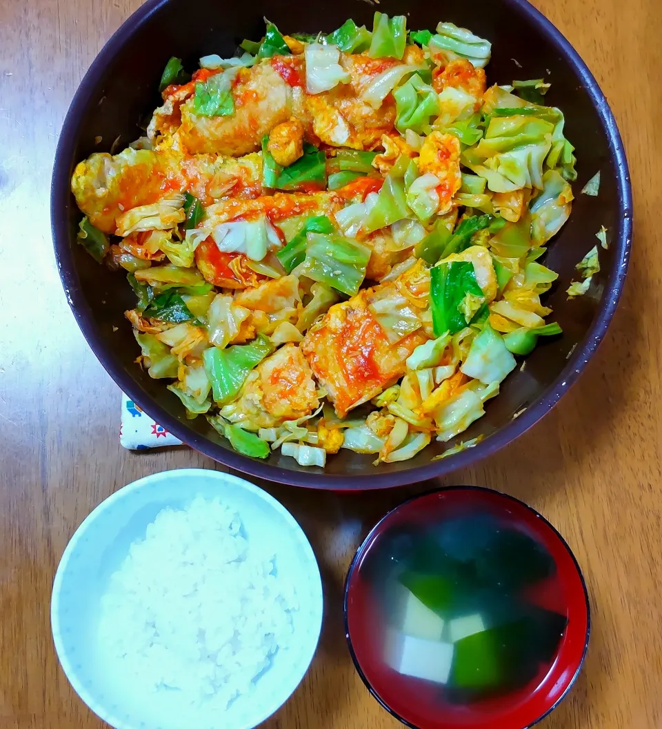 ３月２日　鮭ピカタとキャベツのみそケチャップ焼き　豆腐とわかめのお味噌汁|いもこ。さん