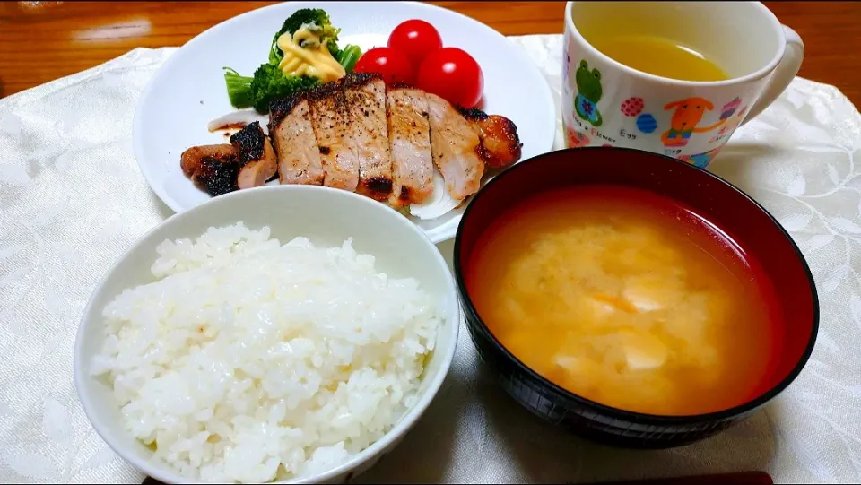 3/8の夕食
豚ロース肉のグリルで晩御飯|卯月さん