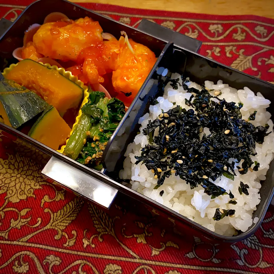 海老ちりと、南瓜の煮物と、ほうれん草の胡麻和えと、紫蘇入りワカメご飯弁当|もえさん