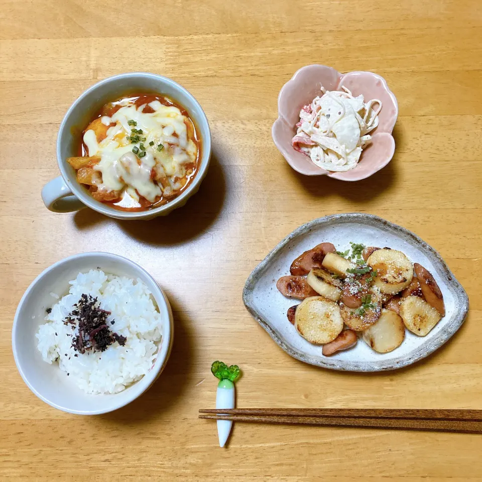 Snapdishの料理写真:長芋とウィンナーのガリバタ麺つゆ炒め大根とカニカマのマスタード和え🦀|ちゃみこさん