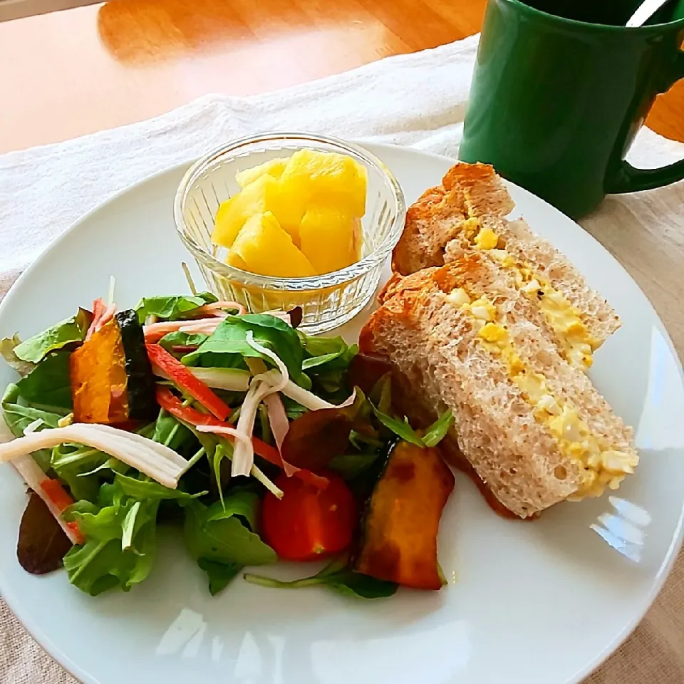 タマゴサンドで朝ごはん|えるえるさん