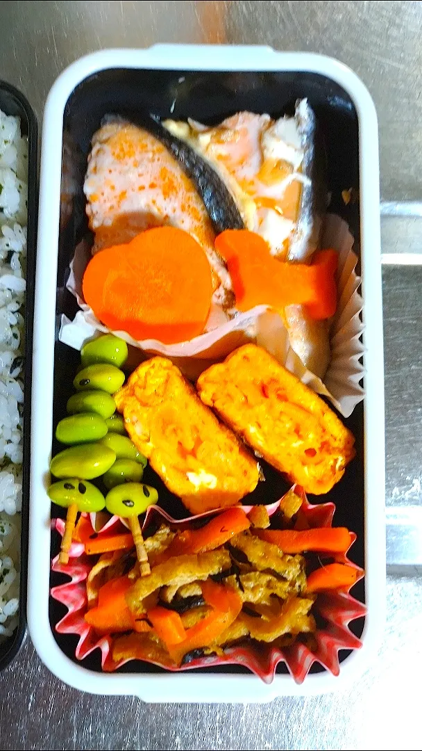 旦那弁当　2021/3/9

シャケタルタルソース
にんじんのグラッセ
カニカマ玉子焼き
えだまめピック
ひじき煮|ユキヨメ♪さん