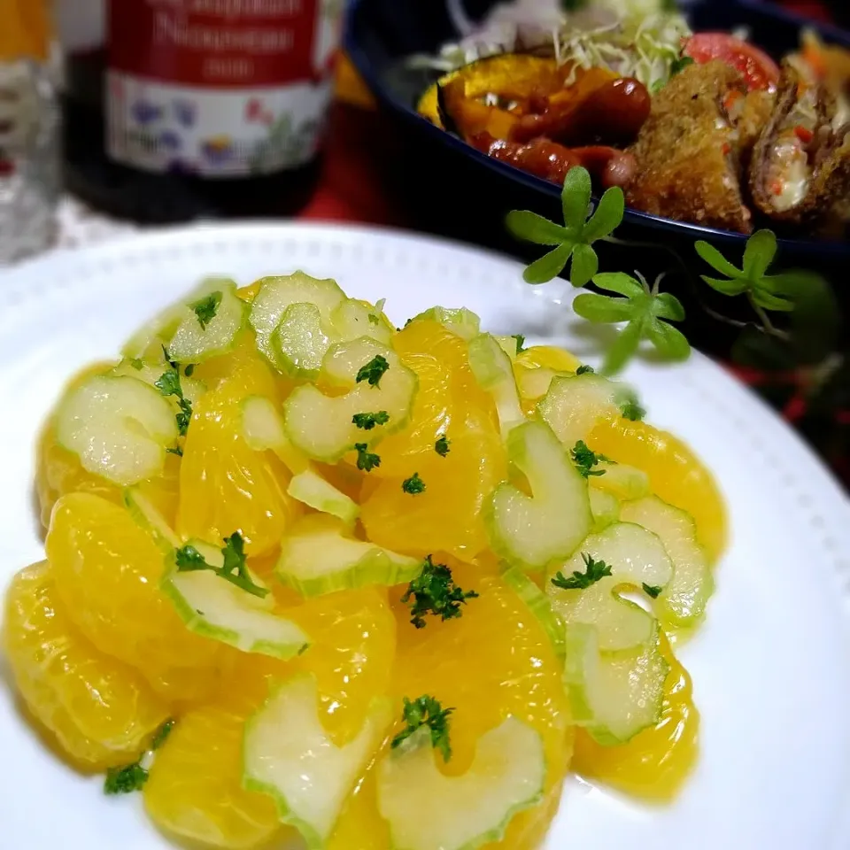 Snapdishの料理写真:MAKUBIさんの料理 まめころさんの料理 八朔とセロリのサラダ|とまと🍅さん