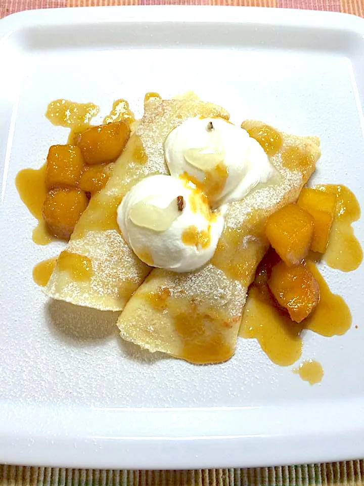 Mango crepe topped with greek yogurt truffle honey|🌺IAnneさん