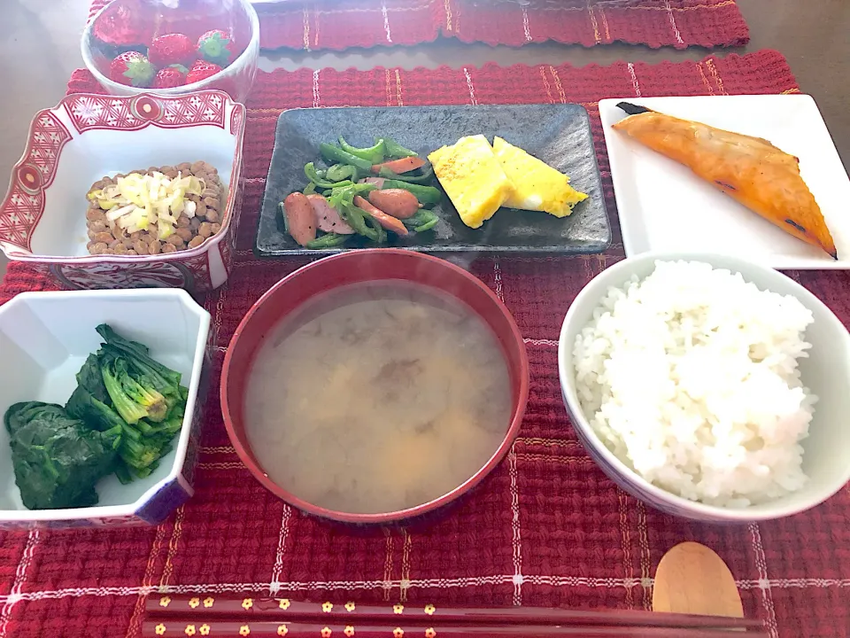 🐯子達の朝食。リクエストは岩海苔のお味噌汁。|🐯あんこたま🐯さん