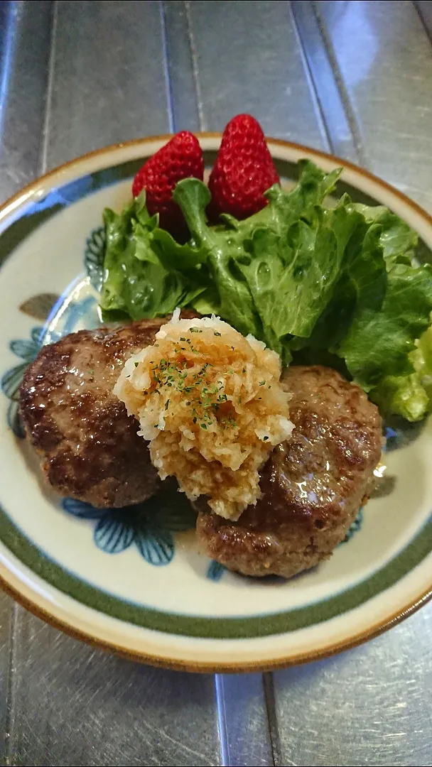 Snapdishの料理写真:夕飯におろしハンバーグ🍽️|ユミさん