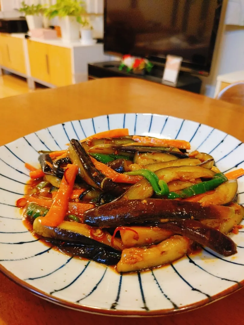 今日の夕飯★
キムチチゲに加えて麻婆茄子も一緒に食べます。長茄子が新鮮で美味しそう♡♡♡|yuriさん