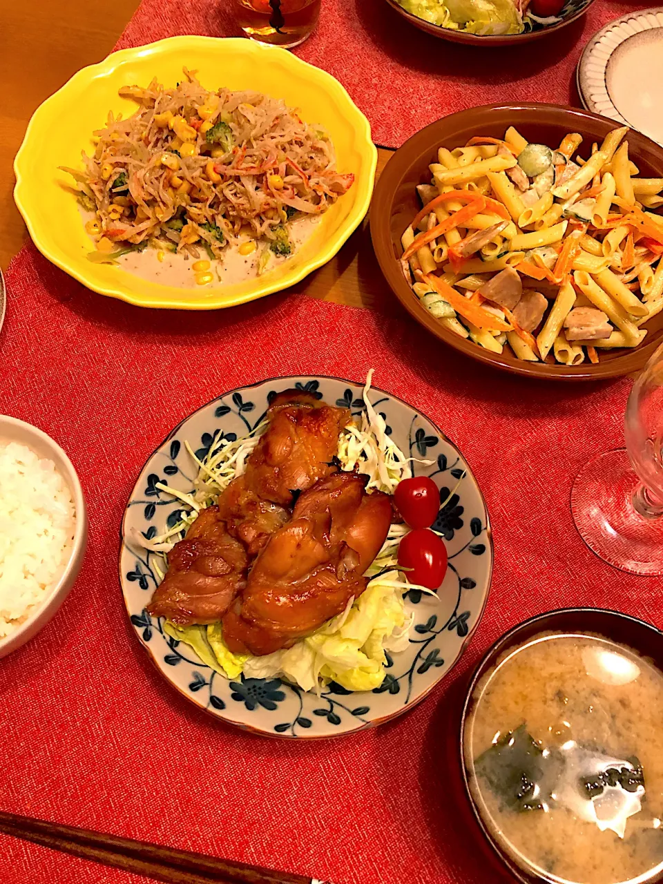 Snapdishの料理写真:定番照り焼きチキンと副菜たち|ピヨまるさん