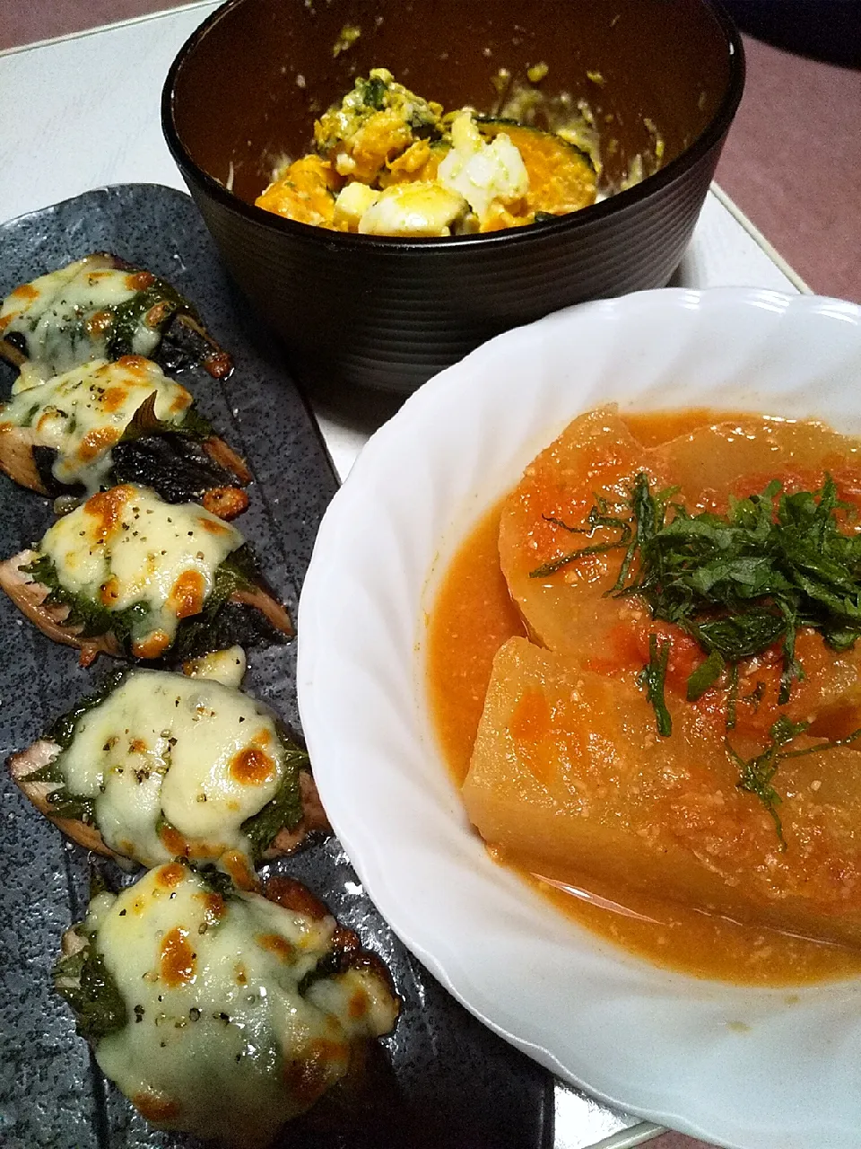 今日の晩御飯
※鰹のタタキアレンジ大葉チーズ焼き
※大根のトマト味噌煮
※かぼちゃと玉子マヨネーズ
※ハイボール|れあMIXさん