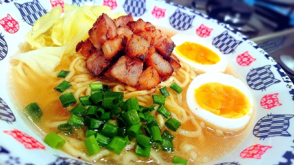 マルちゃん正麺【塩味】
#コロコロ炙り叉焼
#味玉#茹でキャベツ
#薬味ねぎ
#2021/3/9|GGGさん