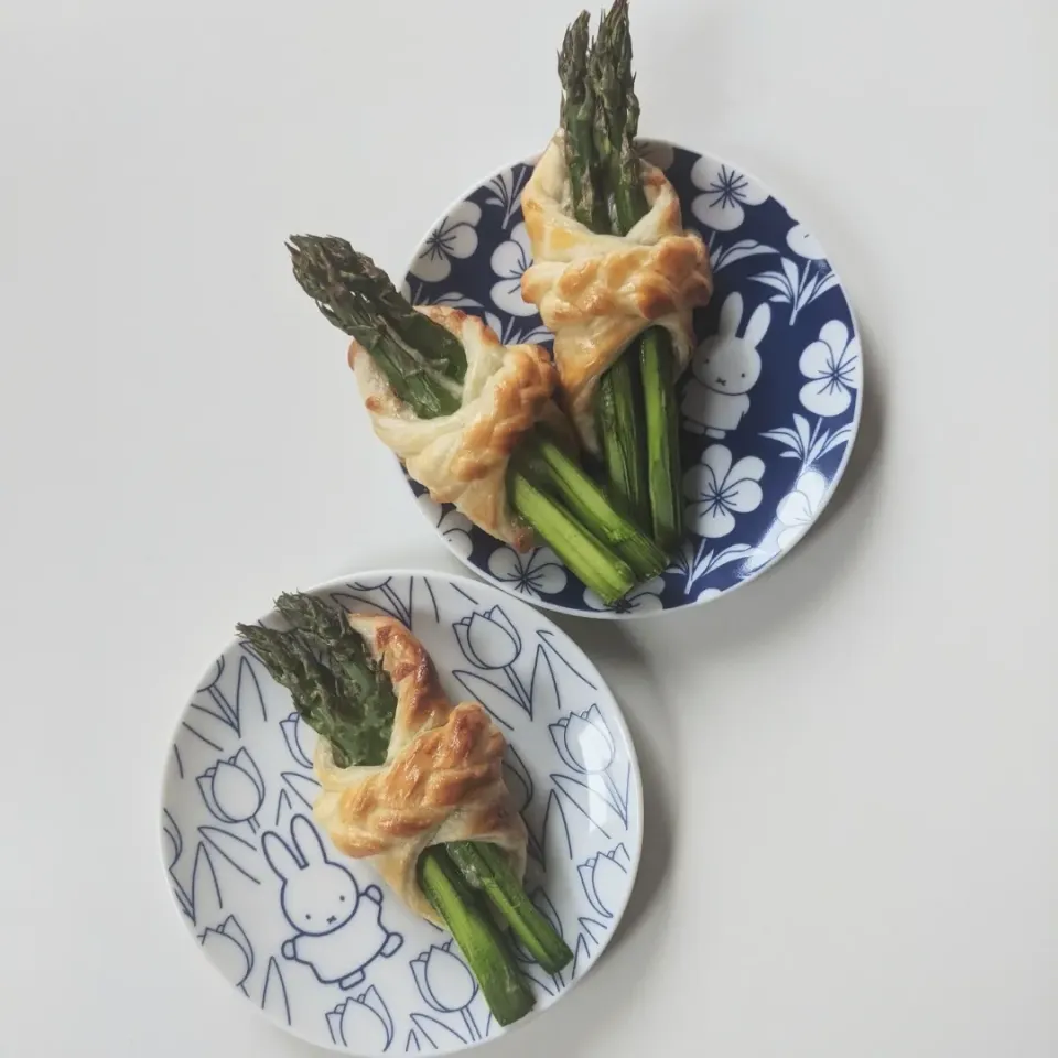 Asparagus Cheesy Puff Pastry Wrap|ecywrさん